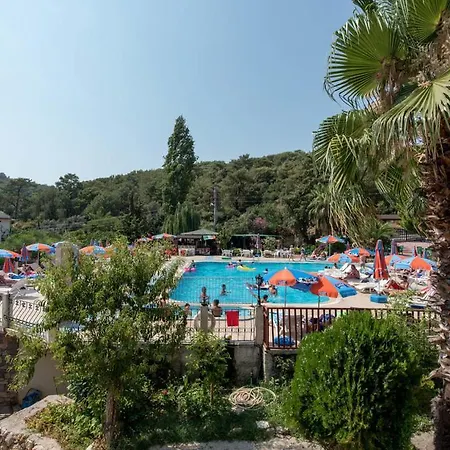 Hotel Club Pink Palace 3*