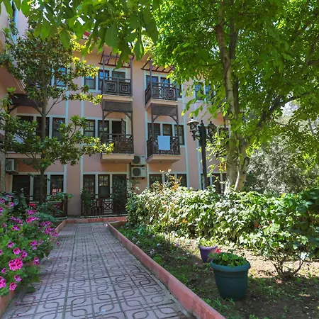 Club Pink Palace 3* Oludeniz