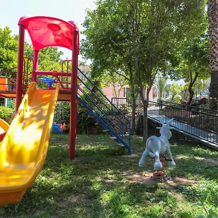 Club Pink Palace 3* Oludeniz