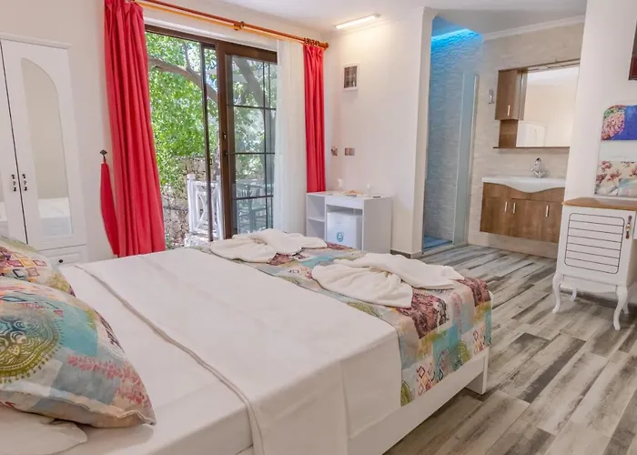 Hotel Club Pink Palace 3*