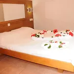 粉红宫殿俱乐部酒店 3*