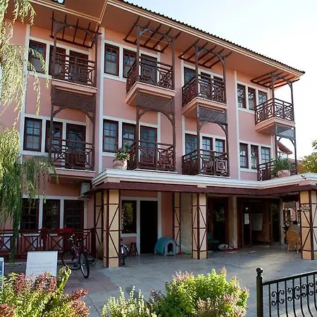 Club Pink Palace Otel 3*
