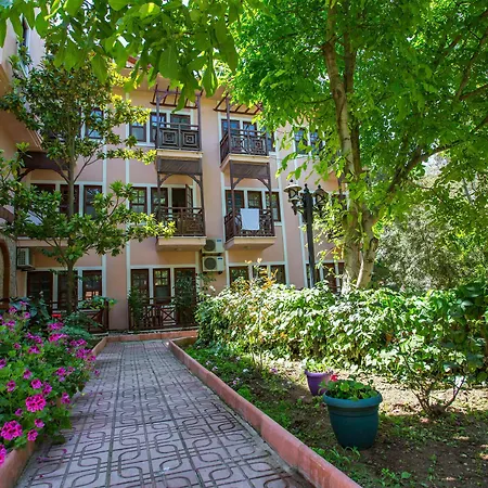 Club Pink Palace 3* Oludeniz