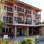 Club Pink Palace Отель 3*