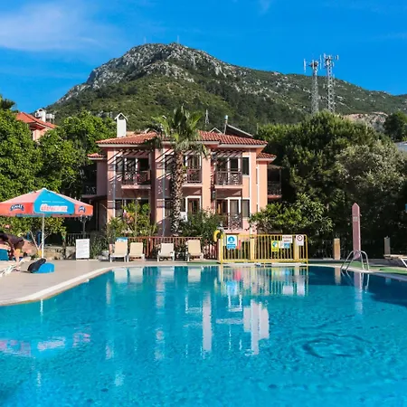 Szálloda Club Pink Palace 3*