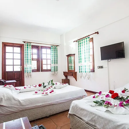 Club Pink Palace 3* Oludeniz