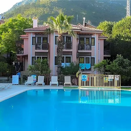 Club Pink Palace Hotel 3*