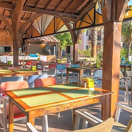 Club Pink Palace Hotel