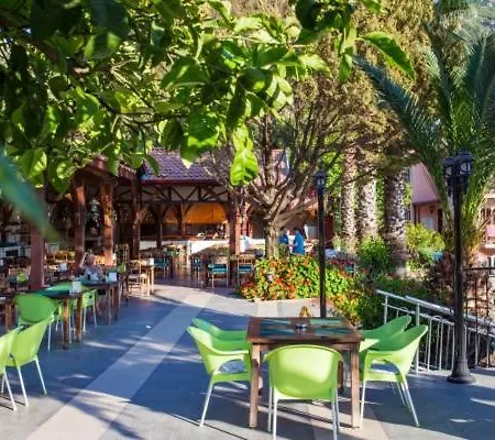 فندق كلوب بينك بالاس هوتل 3*