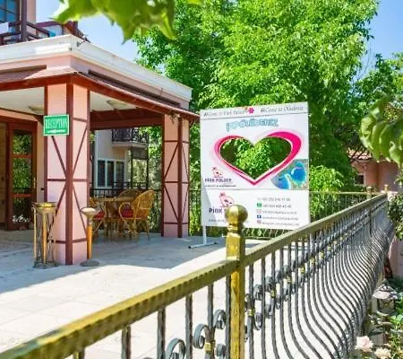 كلوب بينك بالاس هوتل 3* أولدينيس