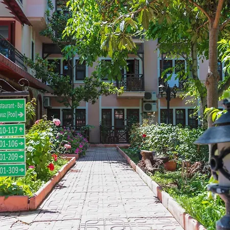粉红宫殿俱乐部酒店 酒店 厄吕代尼兹