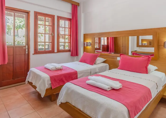 Club Pink Palace Hotel 3*
