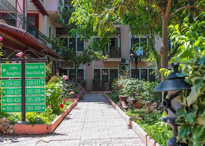 Club Pink Palace Hotel Ölüdeniz