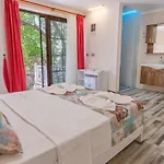 Hotel Club Pink Palace 3*