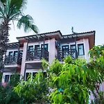 Hotel Club Pink Palace 3*