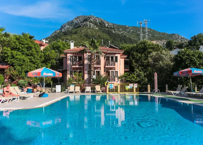 Hotel Club Pink Palace 3*